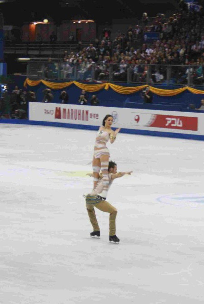 thumb-champions-du-monde-de-patinage-artistique-2012--pechalat-bourzat-medailles-de-bronze-5962-gif.jpg